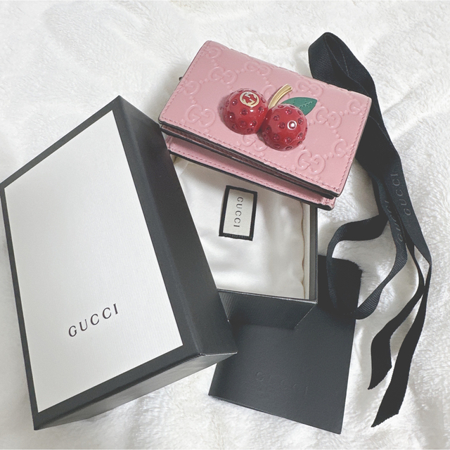 ✨日本限定品✨GUCCI 二つ折り財布チェリーピンク