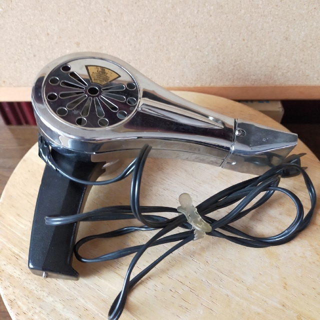 昭和レトロ ドライヤー（ジャンク品）の通販 by tomi's shop｜ラクマ