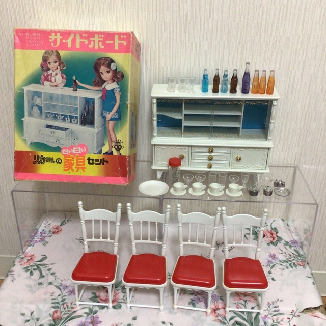 Takara Tomy - リカちゃんの白い白い家具セット サイドボード と 椅子