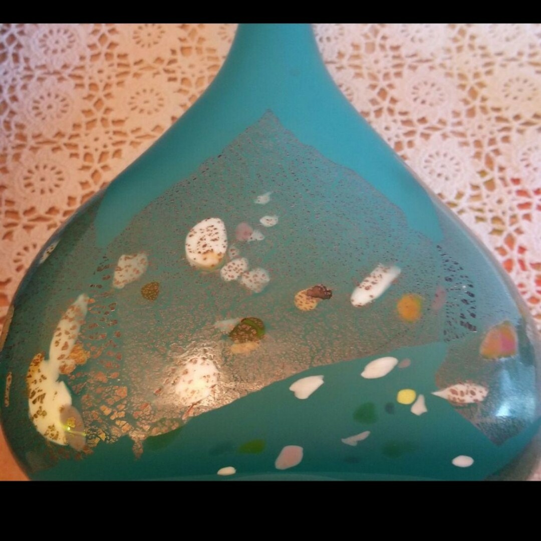 ガラス作家もの石井康治の凛とした中にも華やかさをひめたブルー