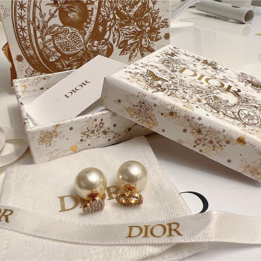 Dior パール付きゴールドピアス CDロゴ×フェイクパールピアス ゴールド