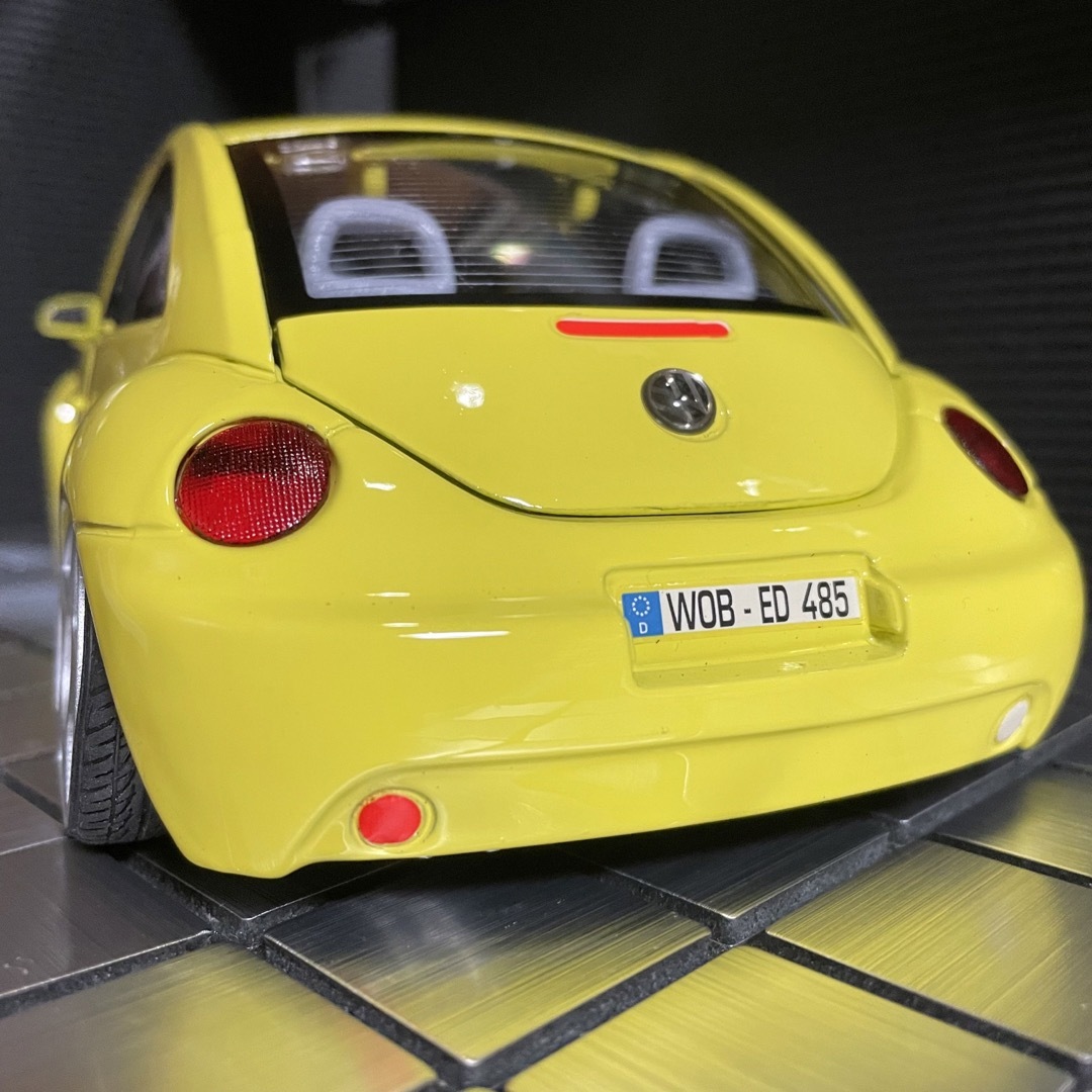 1/18ミニカー ワーゲンビートル深リムカスタム V字竹槍マフラー 1/18