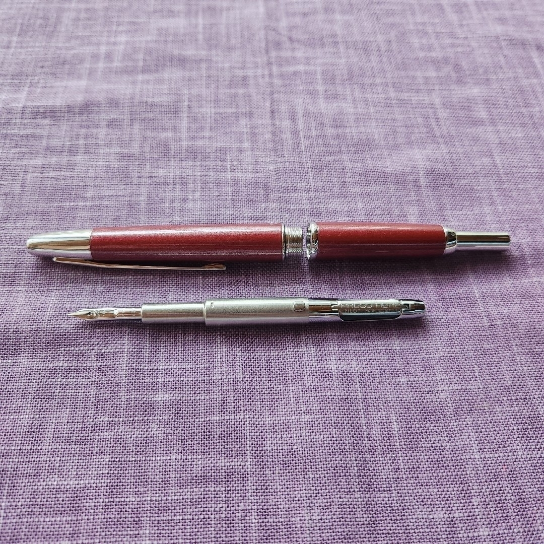 キャップレス万年筆デシモ2009年限定パールレッドラメ入り赤極細字EF