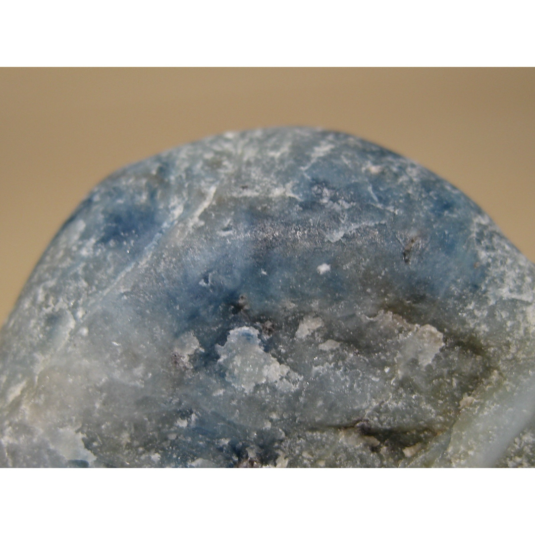 糸魚川翡翠 194g 入コン沢 青ヒスイ 原石 ひすい