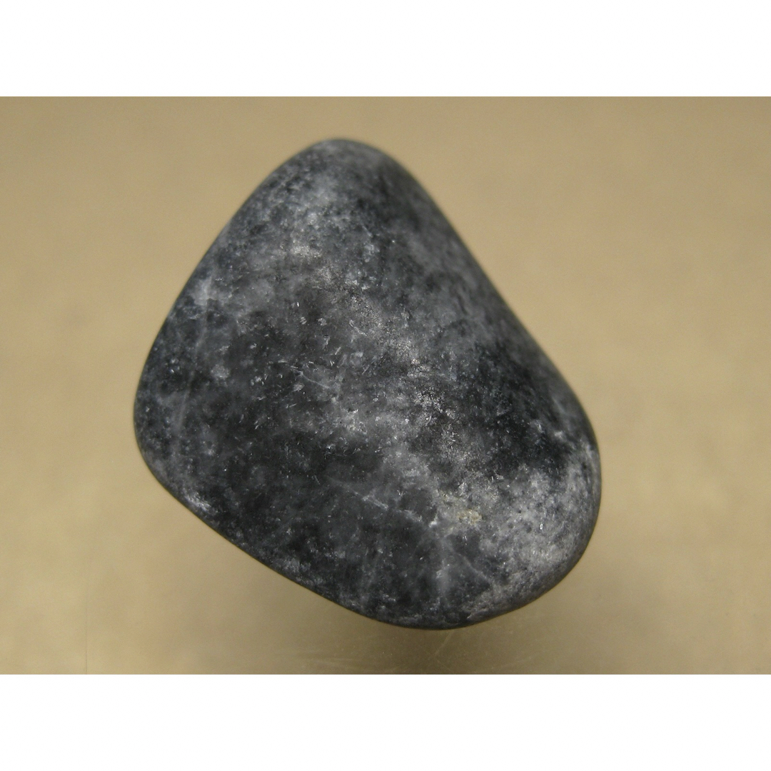 糸魚川 黒翡翠 ヒスイ 原石