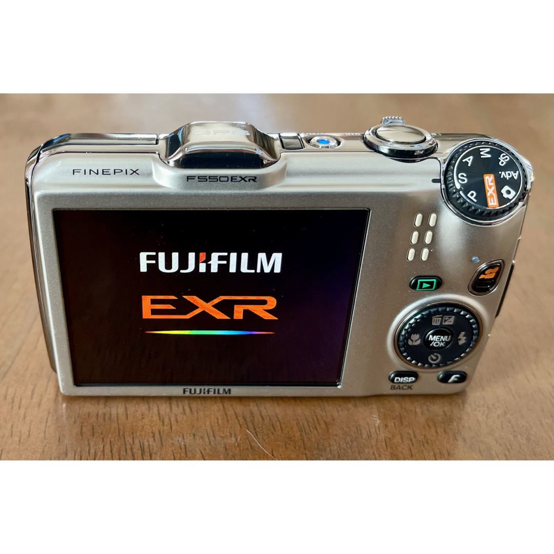 ☆美品☆ 富士フイルムFINEPIX F550EXR シャンパンゴールド