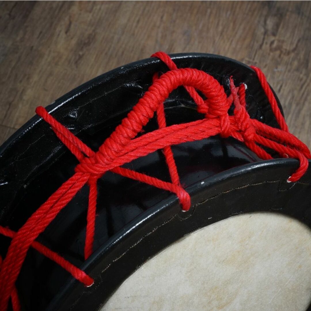 新品】【蔵出し】締め太鼓 牛 革 和太鼓 バチ付き 台付き 入門用 セット