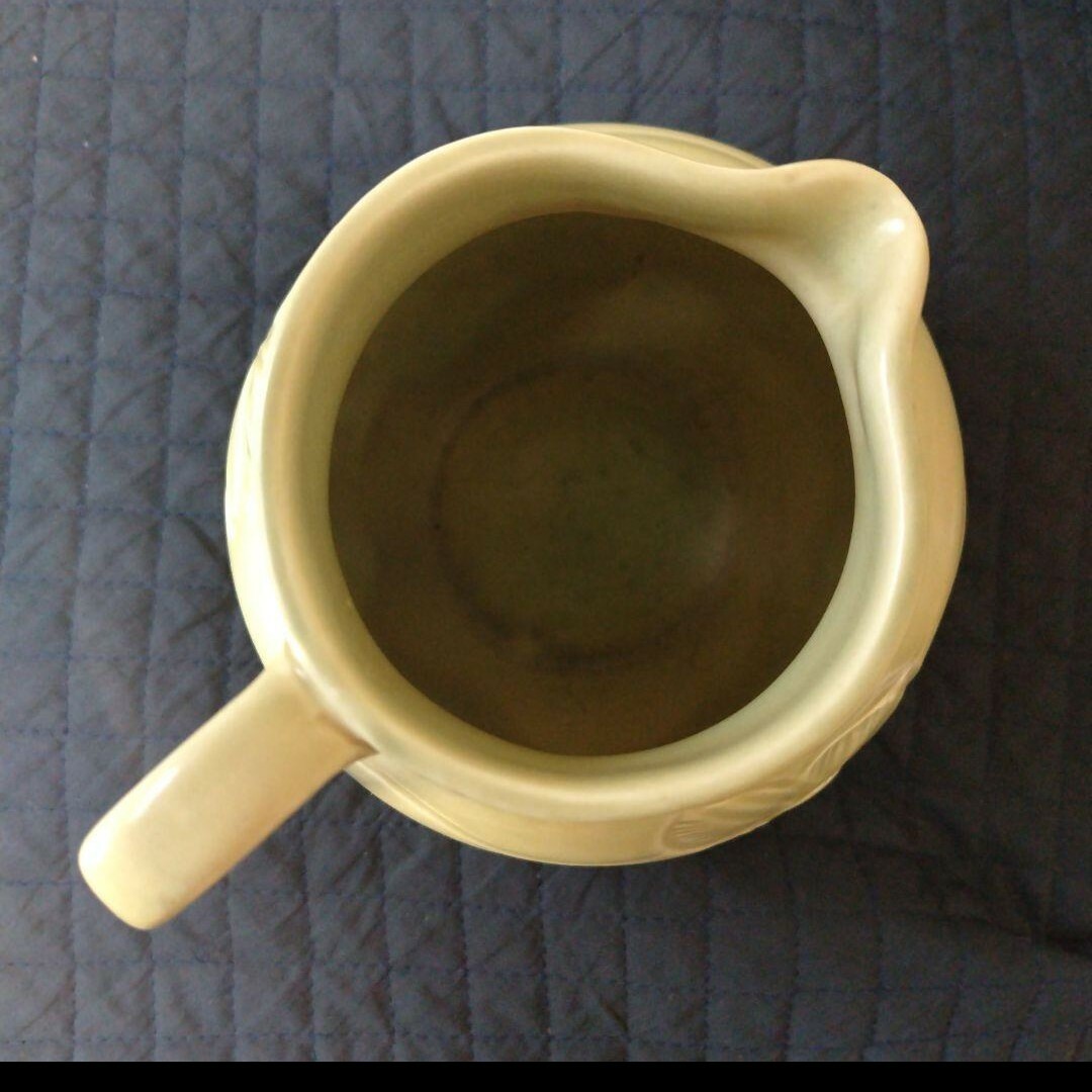 超レアー、美品、スージークーパー初期の作品、彫り物の美しい花瓶(水差し)