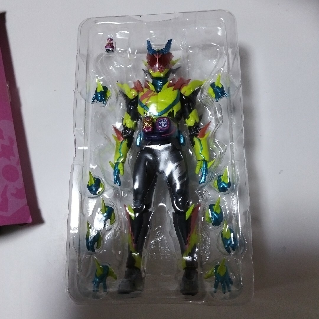 SHFiguarts 仮面ライダーリバイス サンダーゲイル S.H.Figuarts 仮面