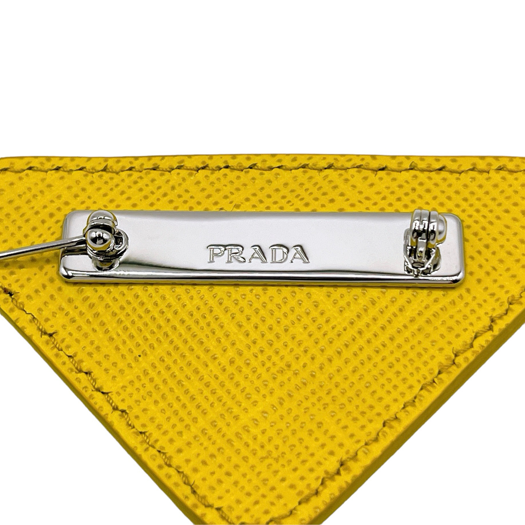 PRADA - 極美品 プラダ 三角プレート トライアングル ブローチ