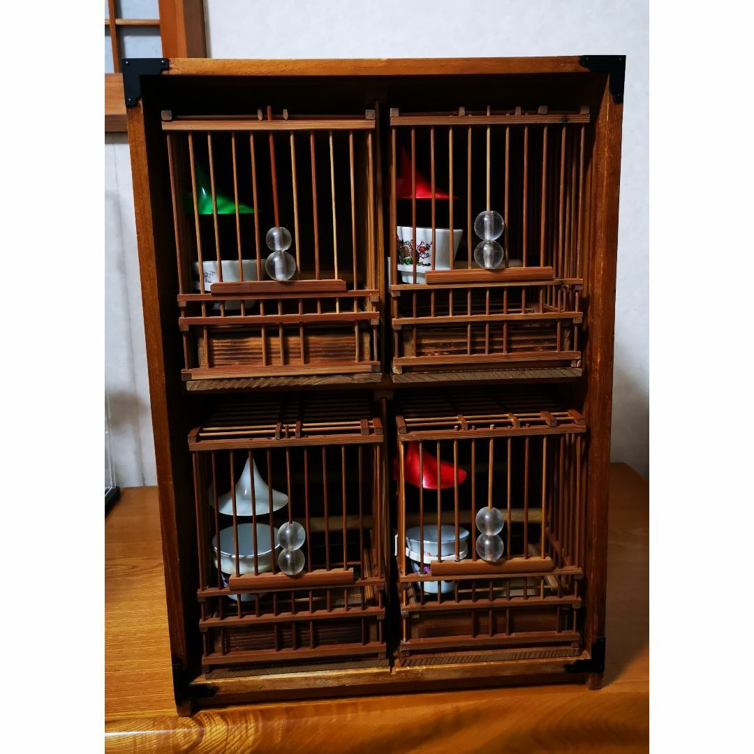 メジロ籠と6羽収納寝箱のセット。