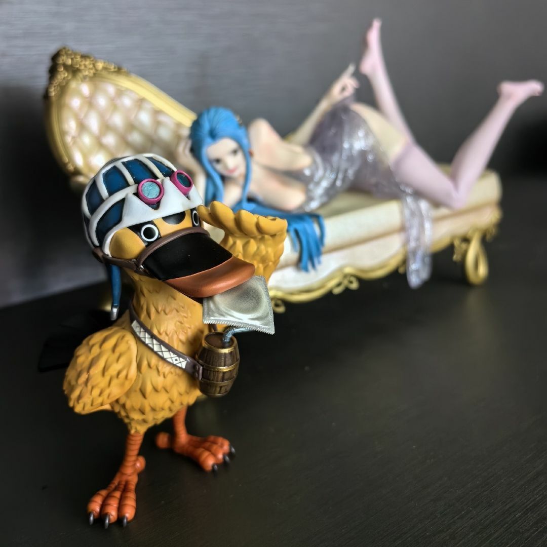 ワンピース カルー&ネフェルタリ・ビビ ソファー ガレージキット