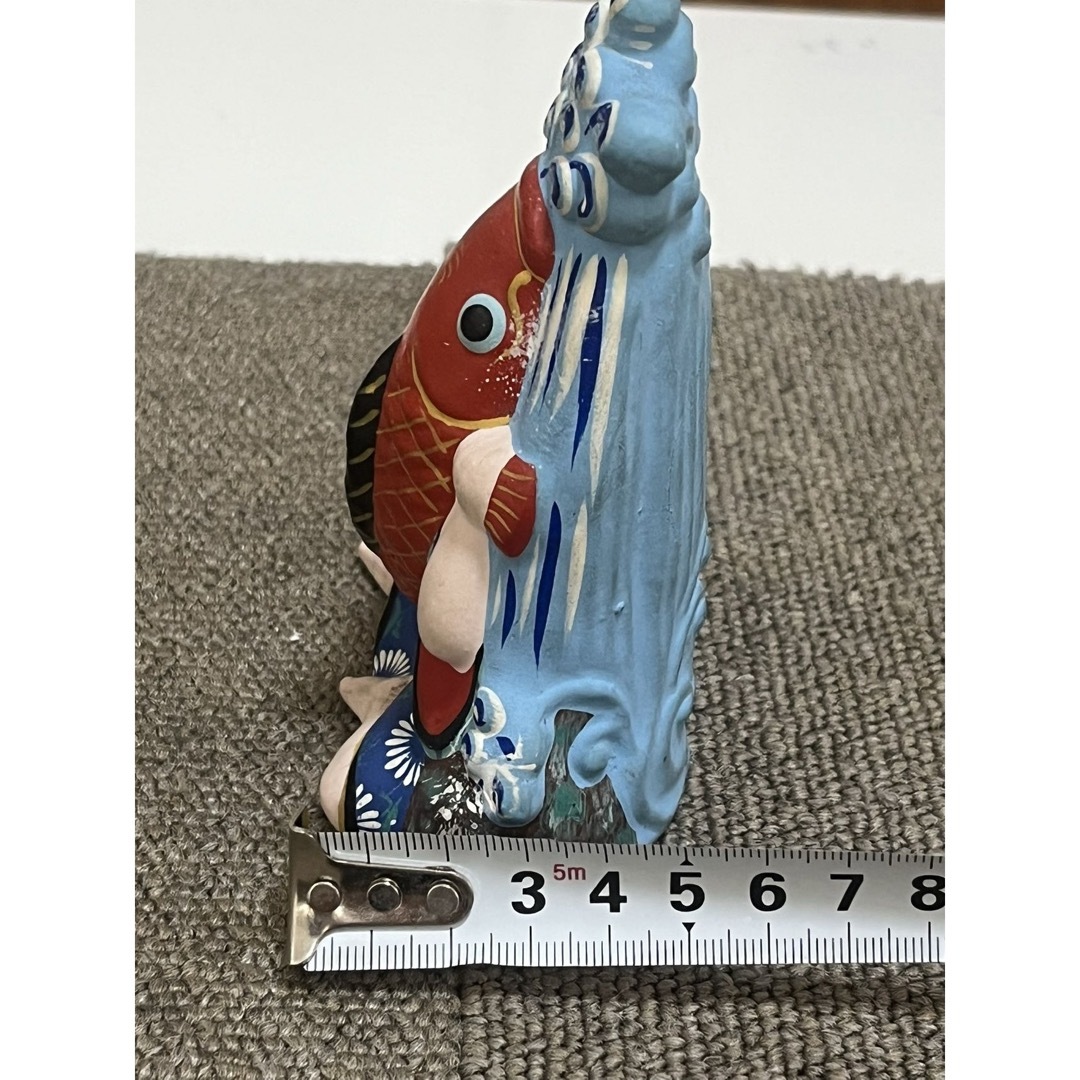 堤人形 鯉の滝登り 佐藤吉夫 飾り台付 仙台 つかみ人形 在銘 土人形