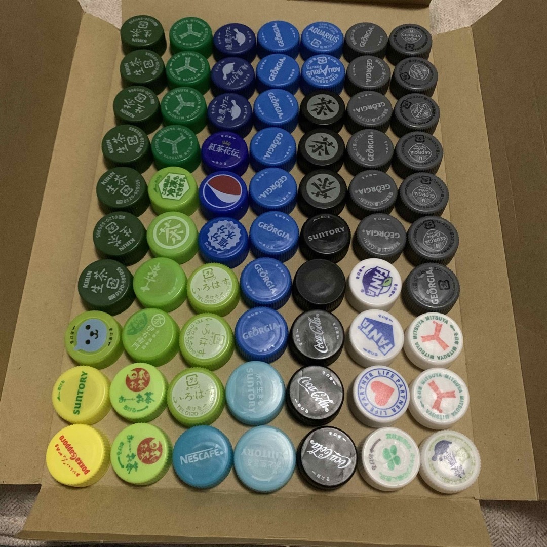 送料込】 ペットボトルキャップ 緑、青、黒、灰色系 70個セットの通販