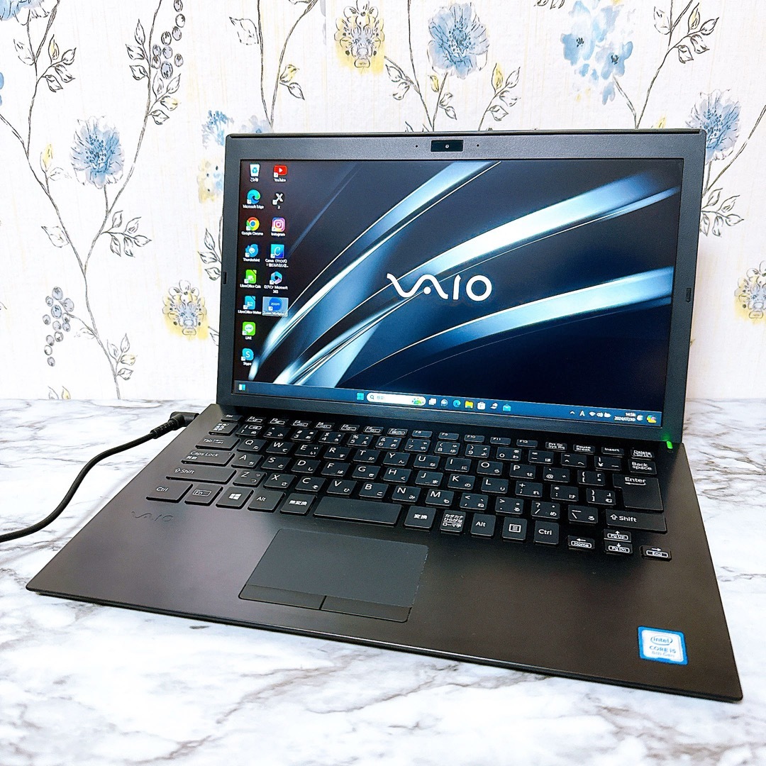 w97✨超軽量 /美品 /オフィス付/8GB /爆速SSD✨すぐ使えるノートPC