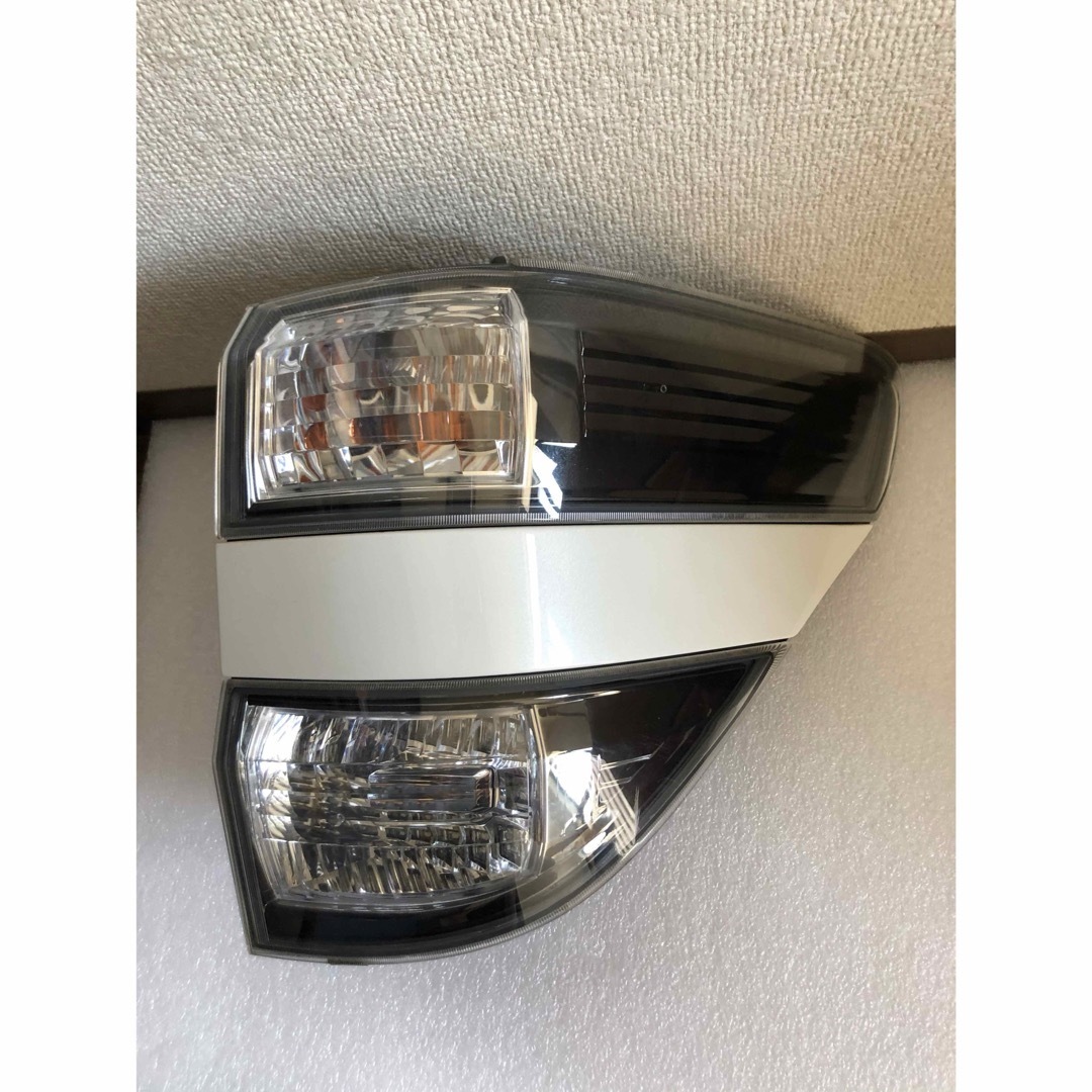 20系ヴェルファイア前期純正テールランプ右クオーター側