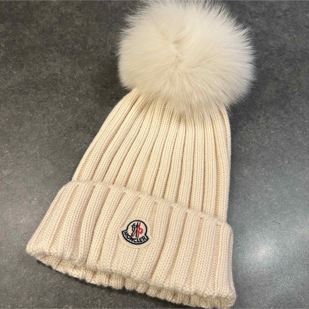 MONCLER ファー付き ニット帽 クリーム色 MONCLER ファー付き ニット帽