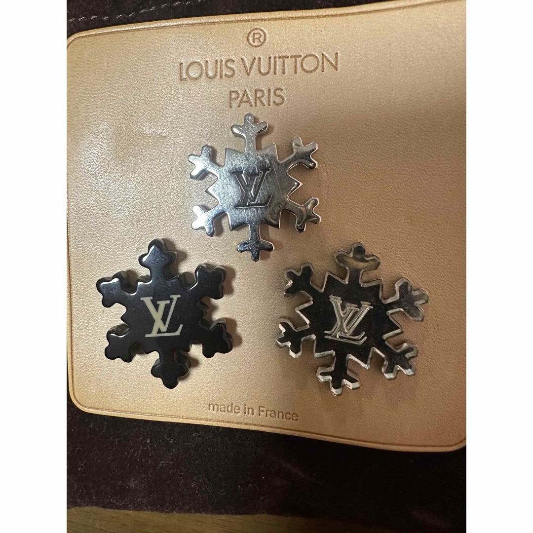 ルイヴィトン 雪の結晶 ピンズ エトワール デ ネイジ