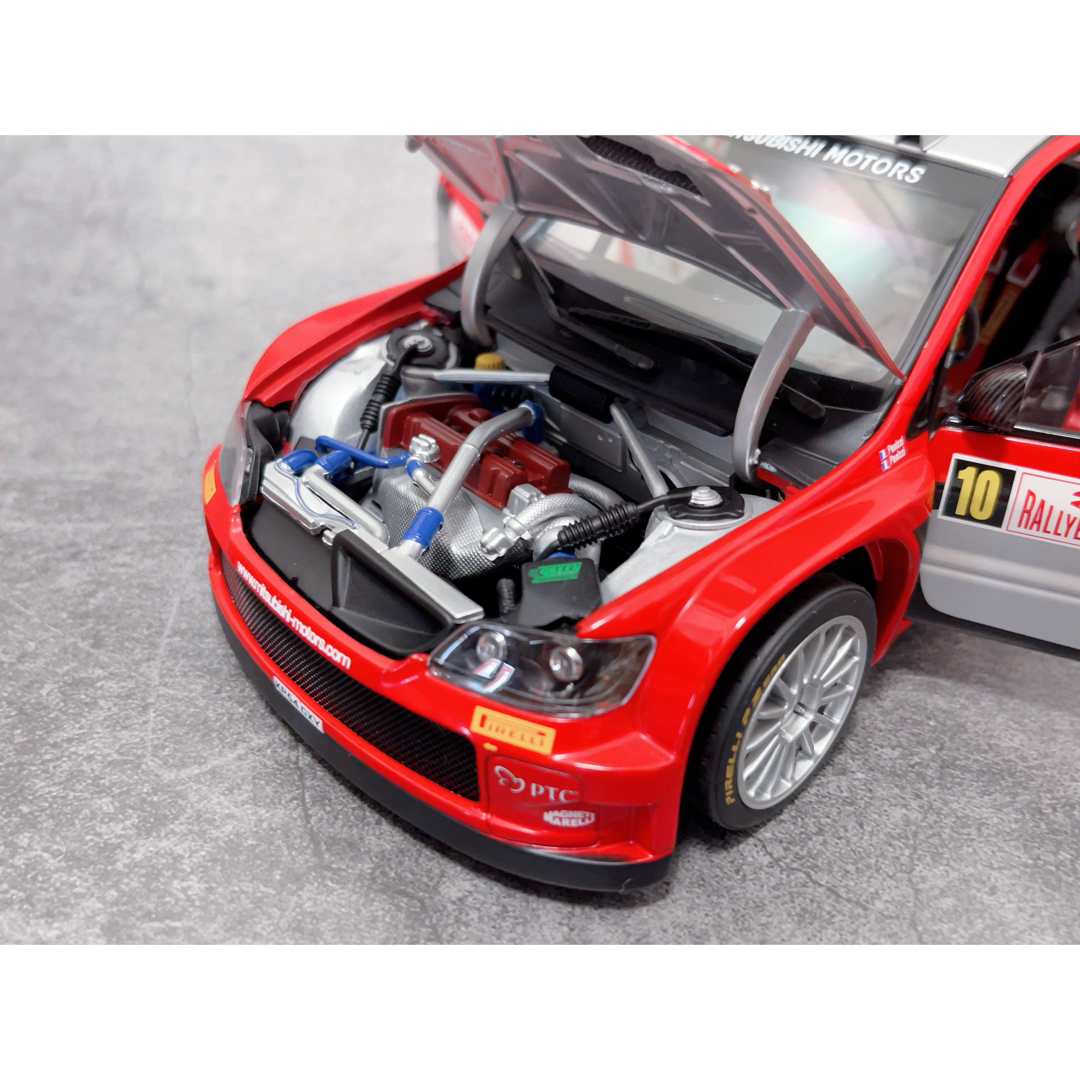 オートアート1/18 三菱ランサー WRC05 PANIZZI ＃10 オートアート1/18