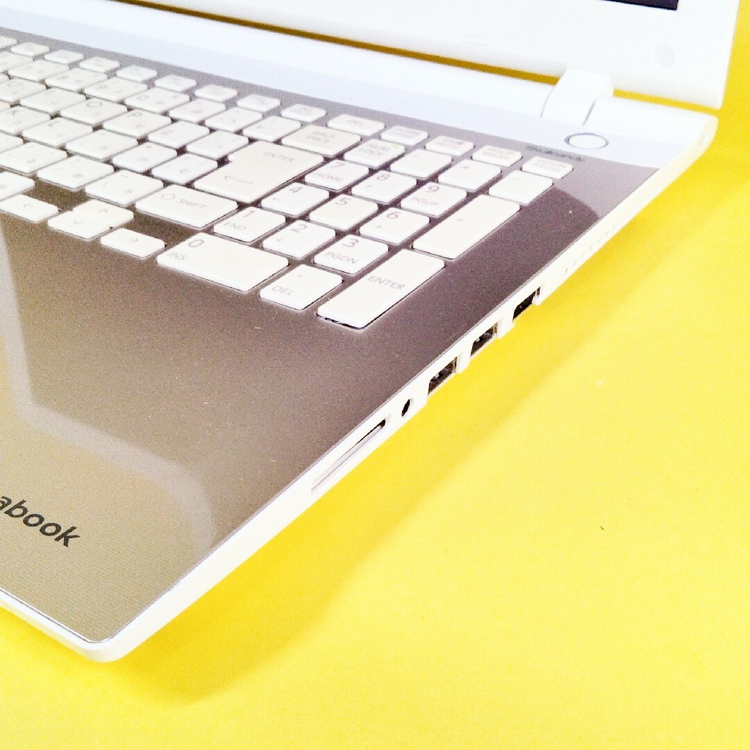 すぐ使える♪薄型✨サテンゴールドノートパソコン カメラ付き 初心者に