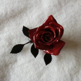 ヴィンテージブローチ 白珊瑚 薔薇彫刻 ホワイトローズ サンゴ バラ花