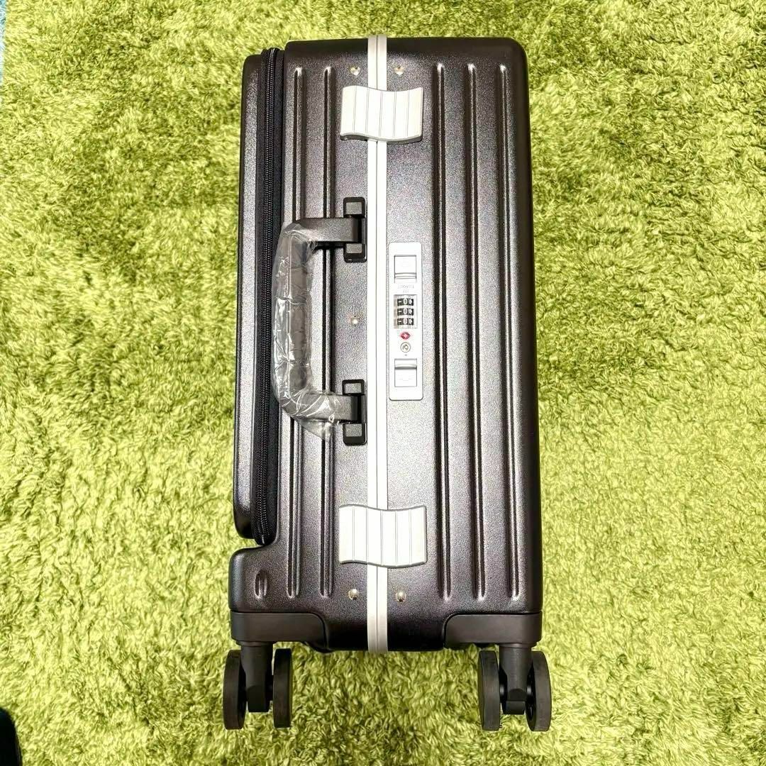 新品・未使用☘️Snooll キャリーケース USB TSA 40L スーツケース