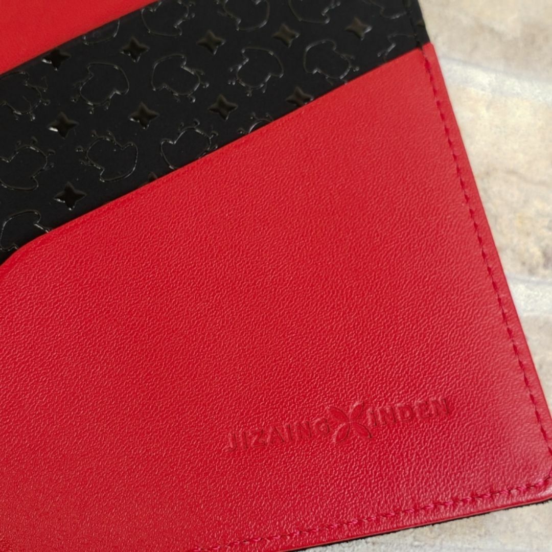 未使用 印傳屋 JIZAING✕INDEN ドコモダケ 鹿革 パスポートカバー