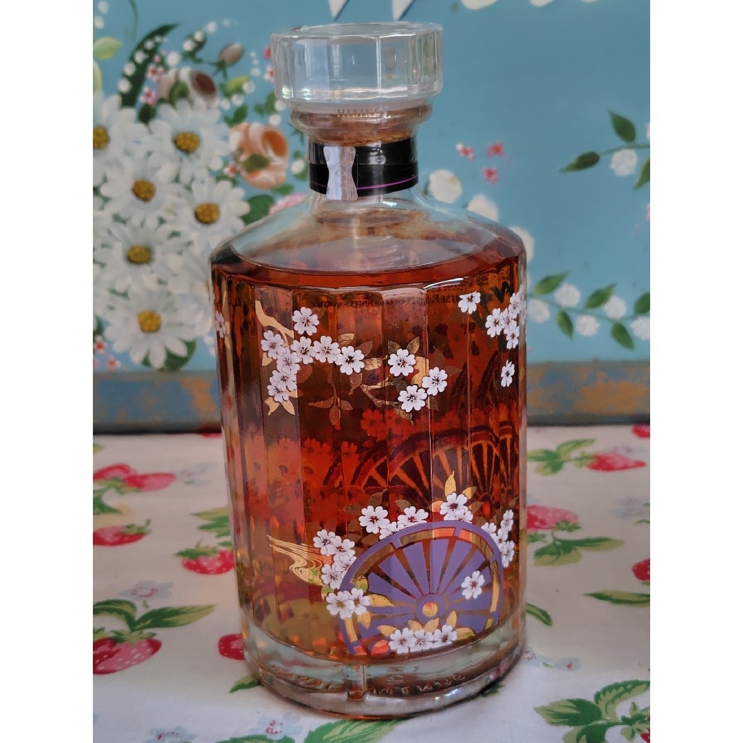 日本未発売限定ボトル】響 桜御所車 新品】サントリー 響 マスターズ