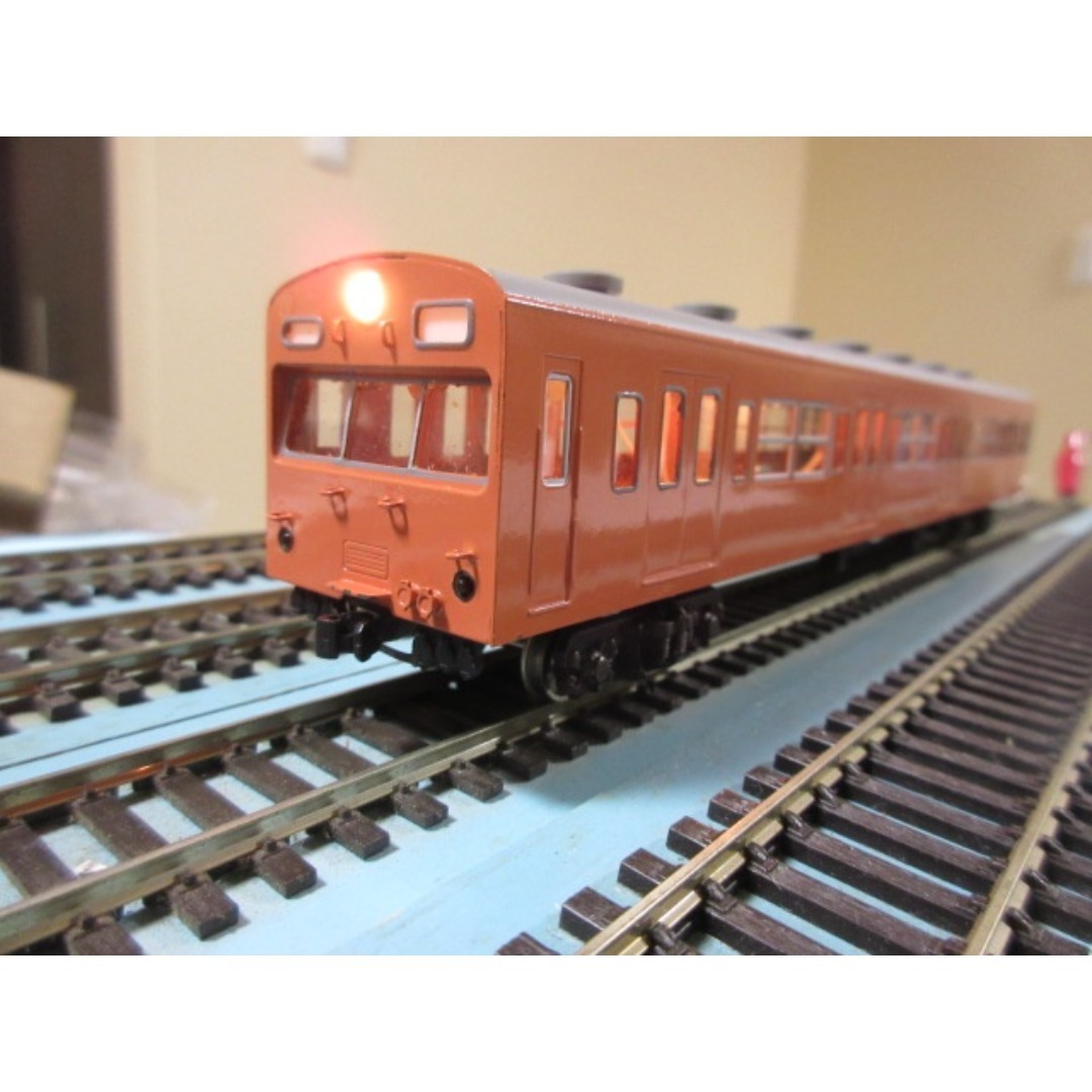 クハ103 (103系通勤型電車）中央線色 HOゲージ(金属製 / カツミ製）