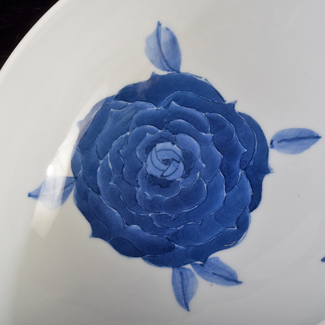 陶芸家 黒部駒子作 染付 椿文 楕円鉢 共箱 V R9347 陶芸家 黒部駒子作