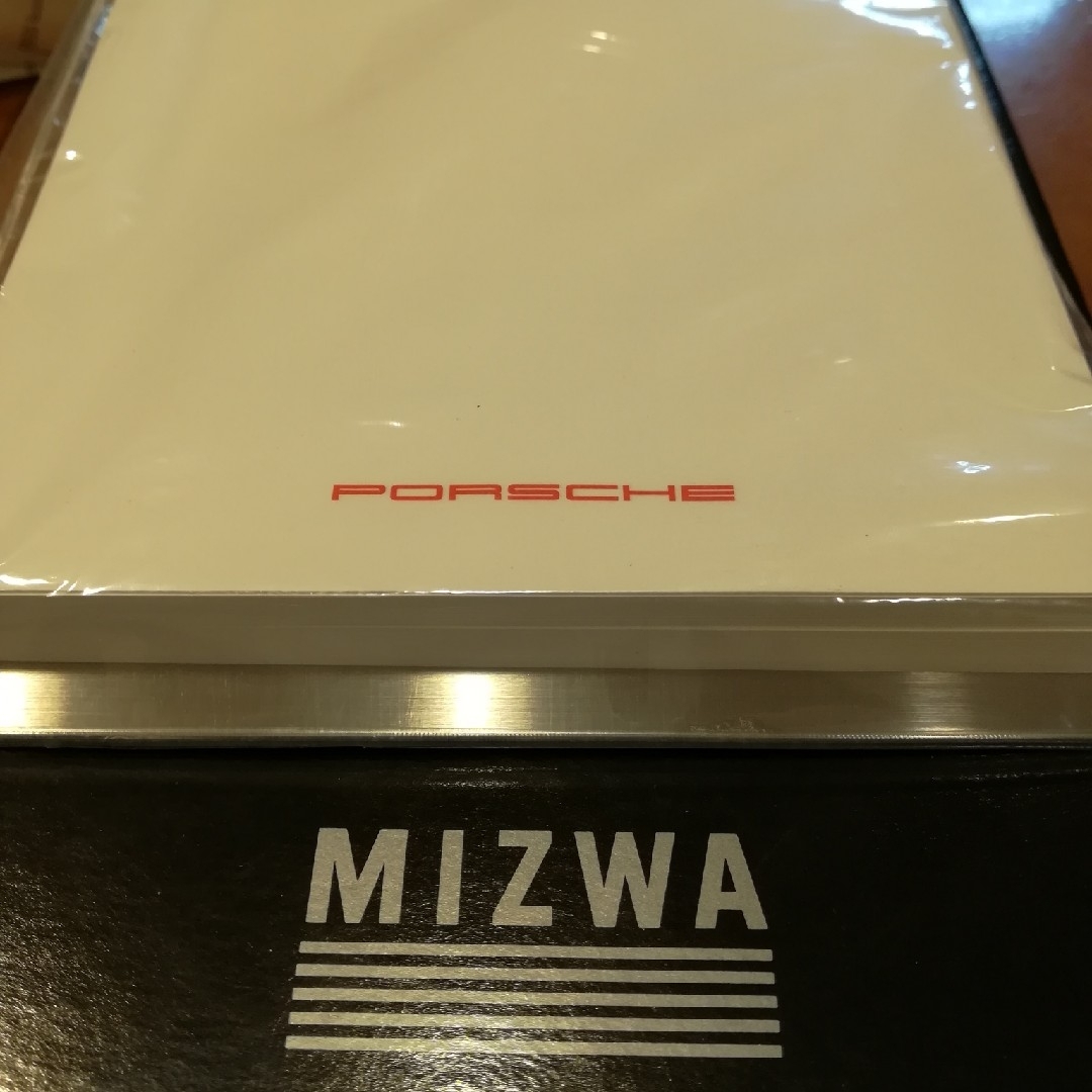 ✨PORSCHE ポルシェ 重厚感あるステンレス台のメモ帳