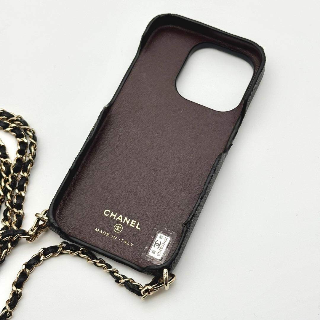 美品 CHANEL キャビアスキン iPhone 15 Pro ケース チェーン CHANEL