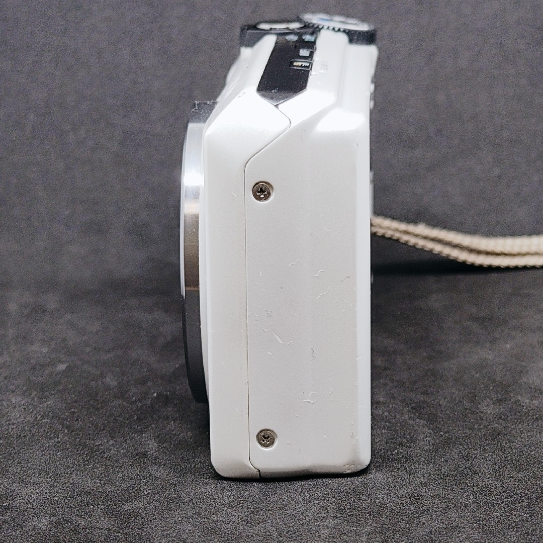 レア ビックロ限定】CASIO EXILIM EX-ZR400 ホワイト