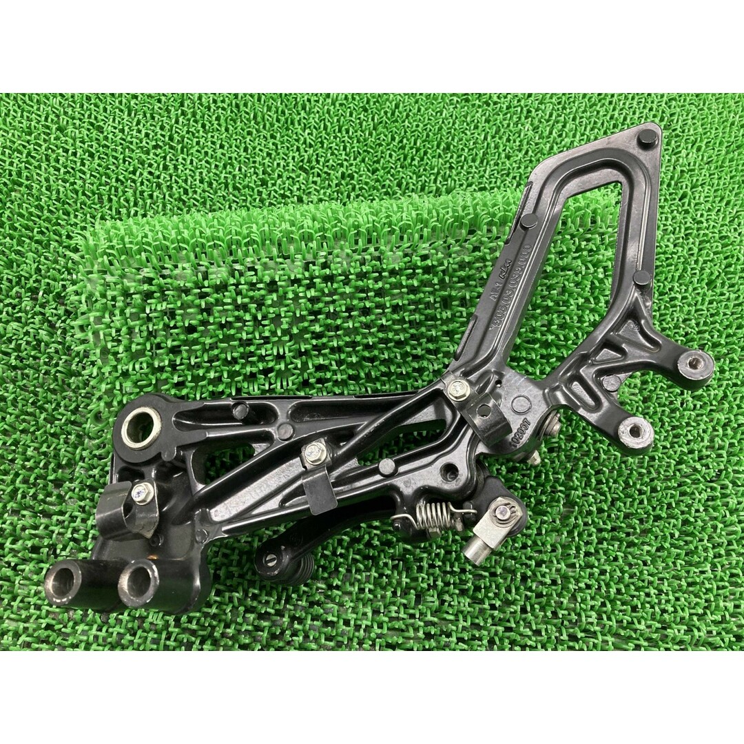 RC390 ステップ 右 905.03.039.000 KTM 純正 メインステップ ペグ