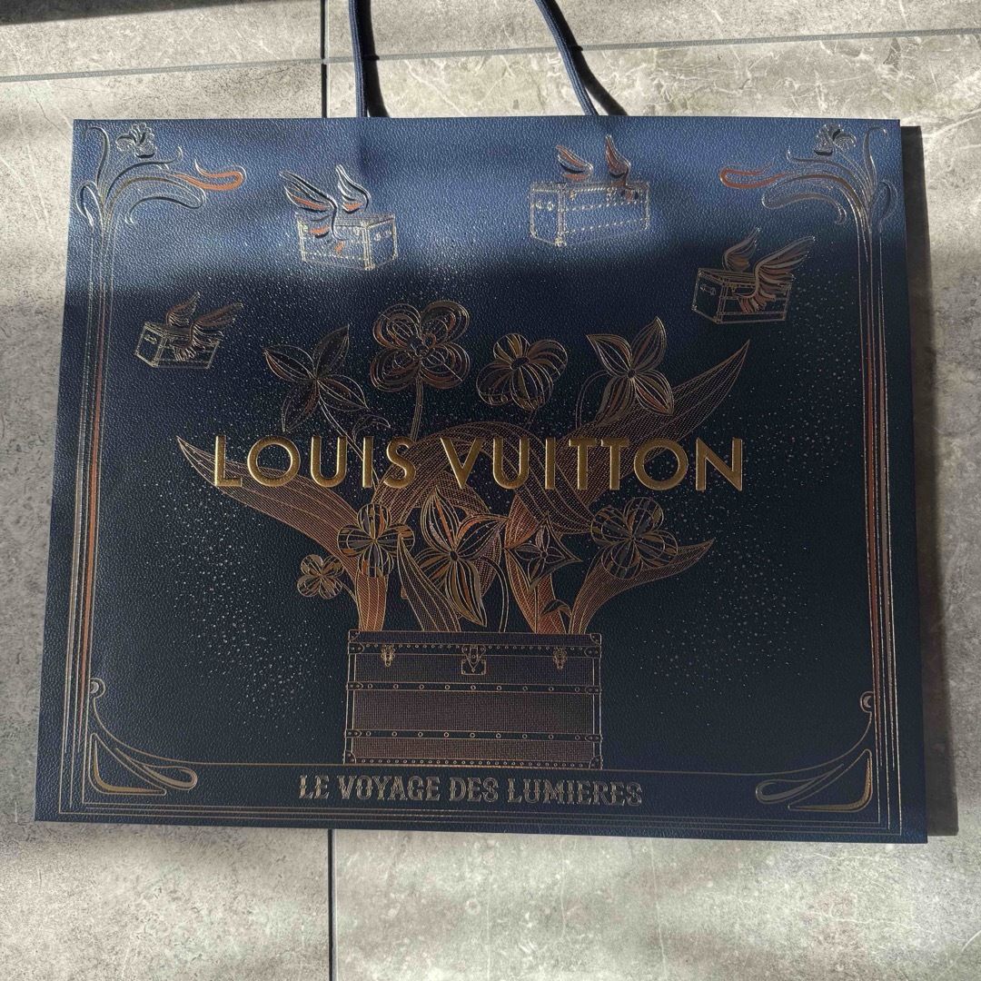 LOUIS VUITTON - ルイヴィトンクリスマスショッパー2025の通販 by k