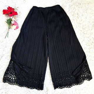 PLEATS PLEASE ISSEY MIYAKE（カジュアルパンツ）のフリマアイテム一覧
