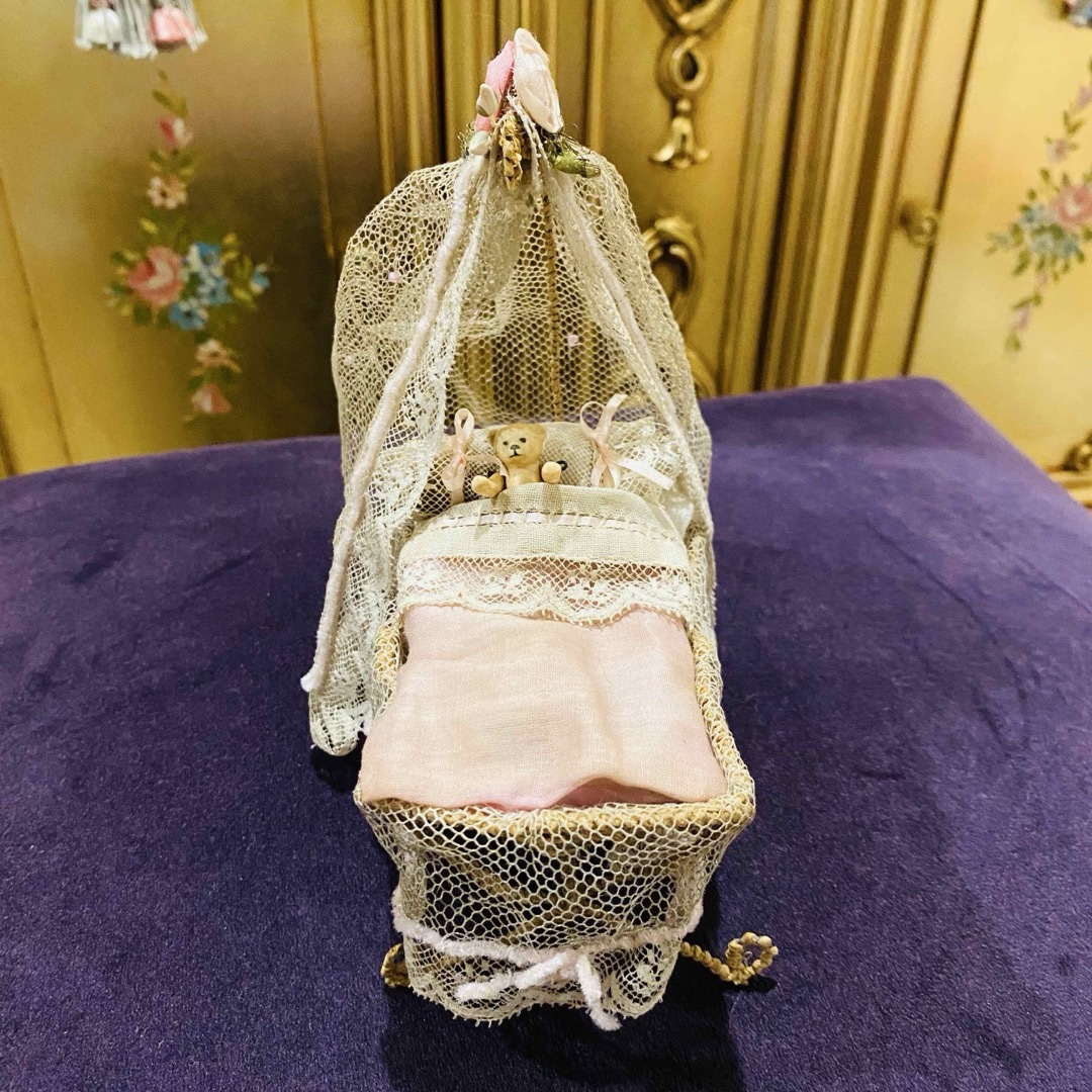 フランスアンティークの小さなベビーベッド 美術品/アンティーク