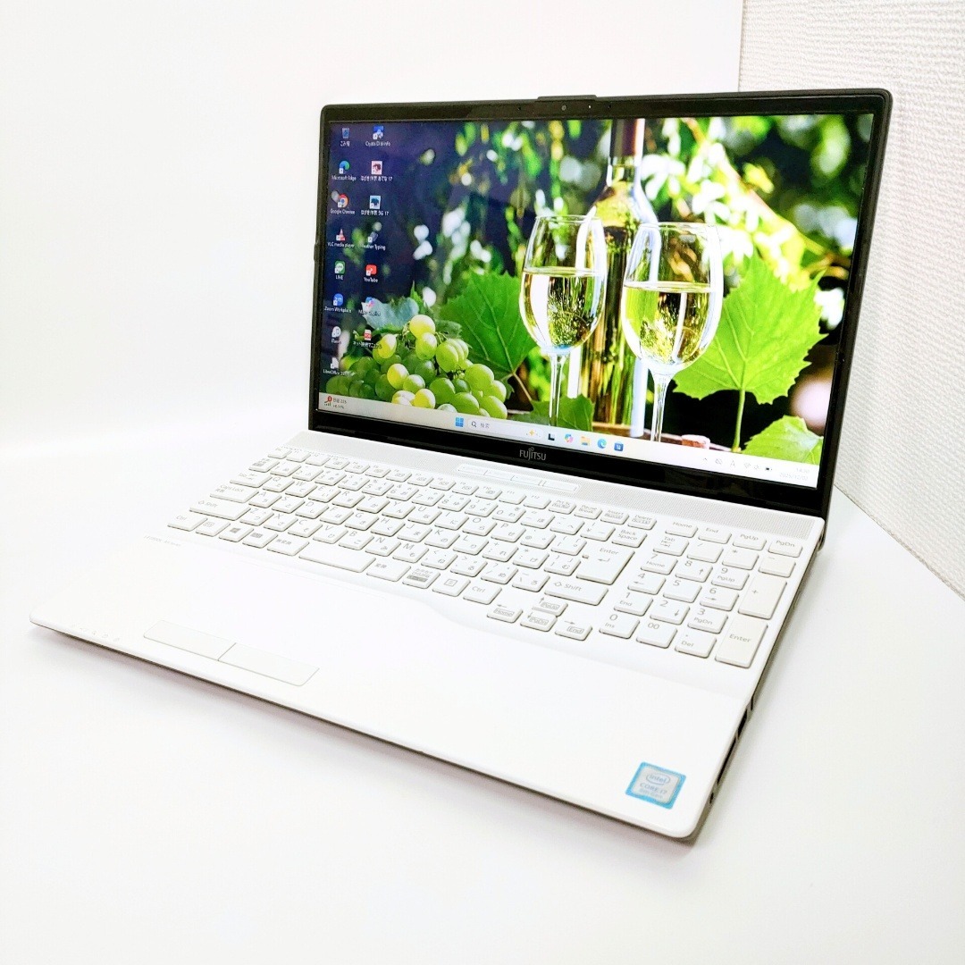 第8世代i7✨️Windows11/富士通/SSD/カメラ付き白ノートパソコン