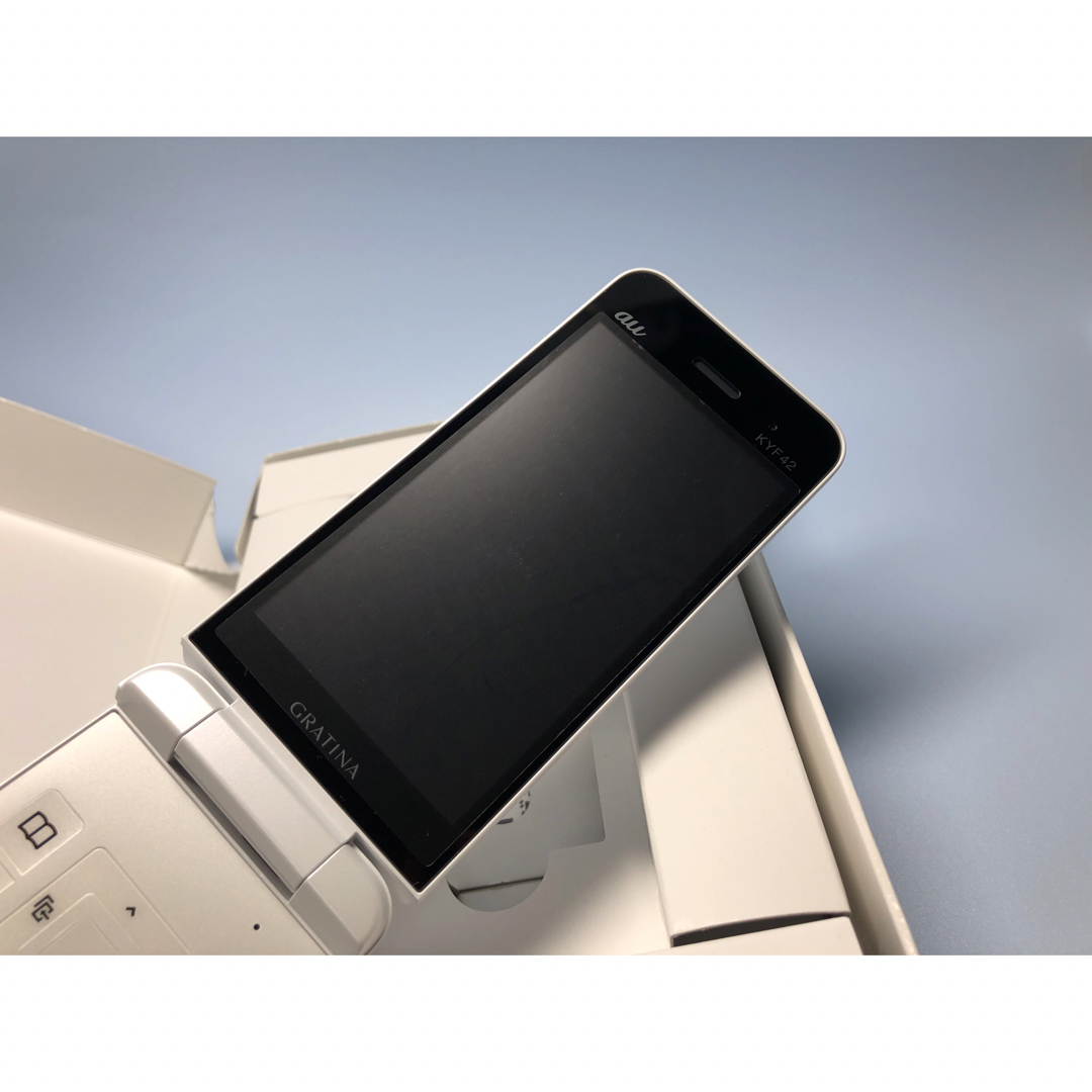 SIMロック解除済 】au GRATINA KYF42 ホワイトの通販 by lan shop1688