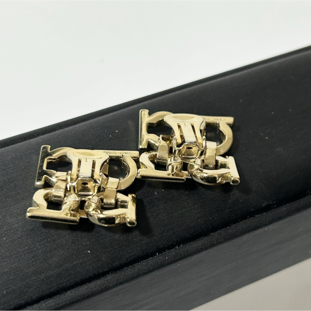 Salvatore Ferragamo - 美品 フェラガモ 4連ガンチーニ イヤリング