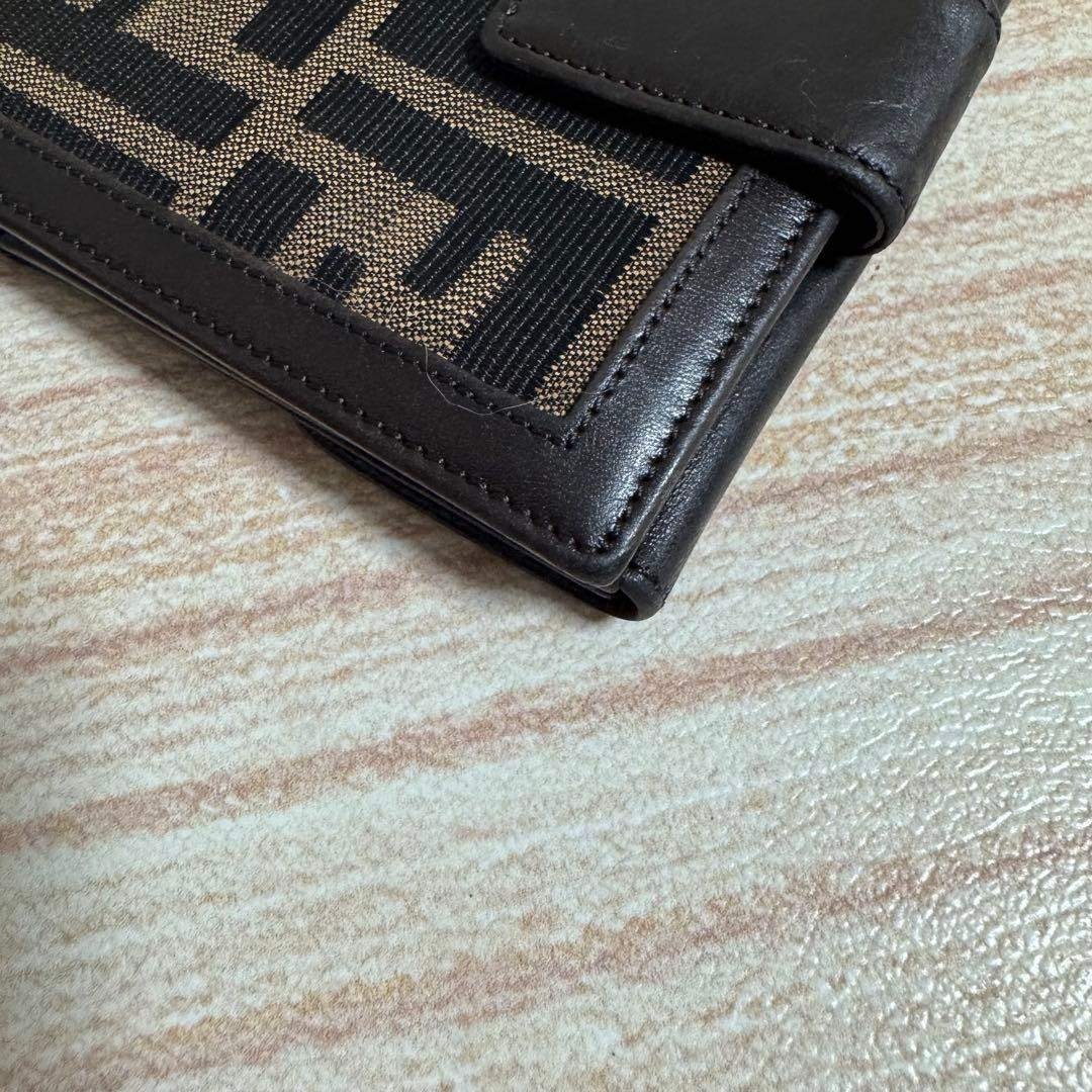 FENDI - FENDI ズッカ キャンバス レザー 二つ折り財布 FFロゴデザイン