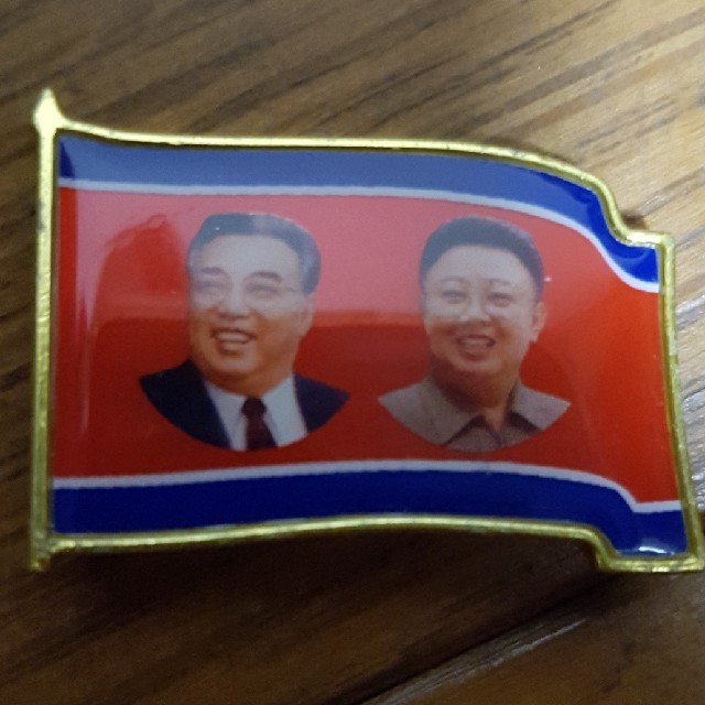 北朝鮮 バッジ バッチの通販 by てん's shop｜ラクマ