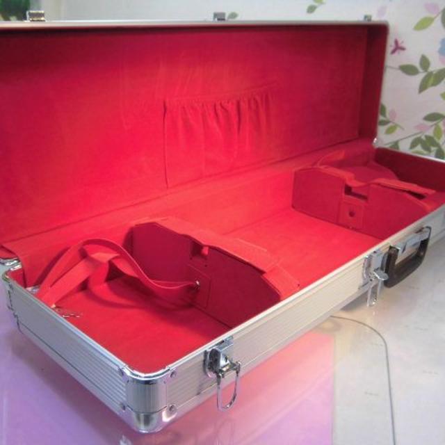 11.980円 沖縄三線専用 二丁入アルミハードケースと高級ベークライト爪