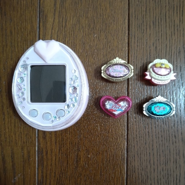 たまごっちピースたまデコピアス