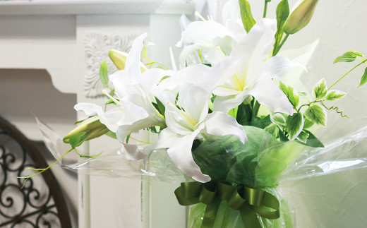 水替え不要!!「ユリの女王」 優美なカサブランカとグリーン ガラス花瓶