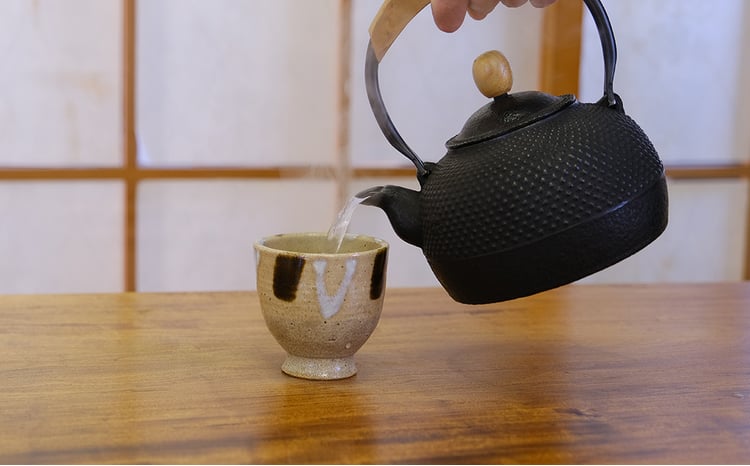 南部鉄器 鉄瓶（気づかい）平丸アラレ 1L 【IH対応】/ IH調理器 ih