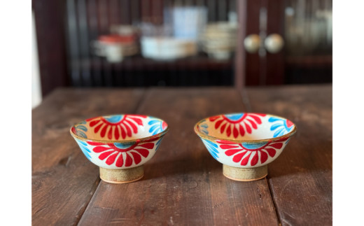 陶芸工房ふじ】3.5寸マカイ＜1枚焼き＞菊模様赤水色2枚セット 〇 読谷