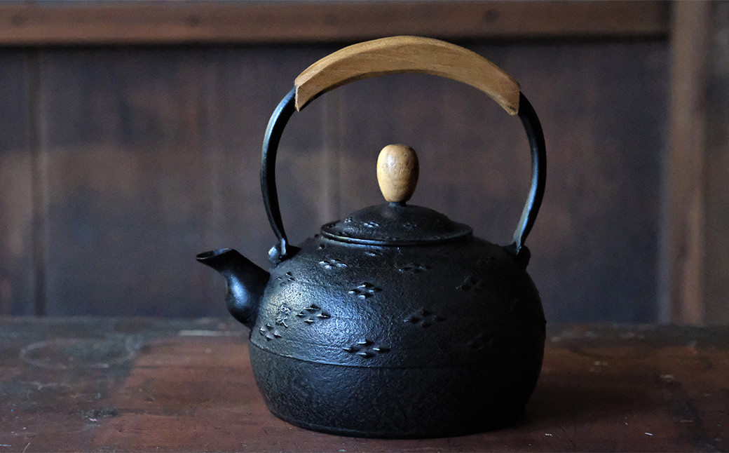 南部鉄器 鉄瓶（気づかい）菱アラレ 1.25L 【IH対応】/ IH調理器 ih