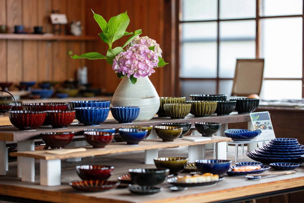 美濃焼】ぎやまん陶 浅小鉢と7寸皿 色が選べる 2点セット 【カネコ小兵