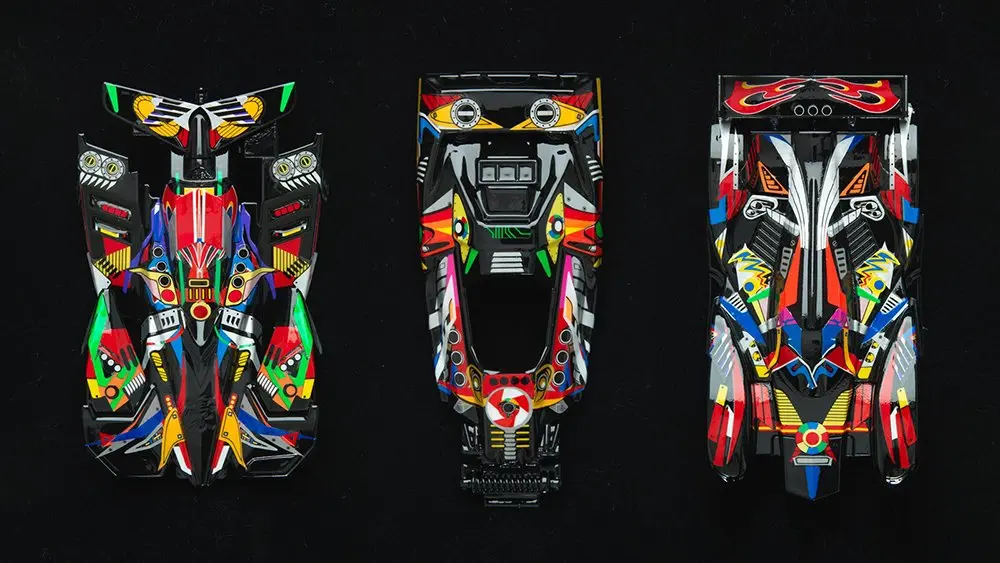 ミニ四駆が、部族の仮面に？ ドレスアップステッカーアーティストが